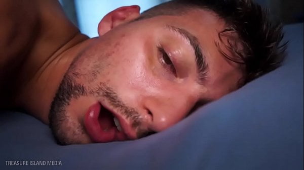 Videos de sexo gay brasileiro com macho de barba gemendo