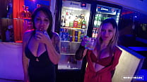 Sexo no bar com duas gostosa